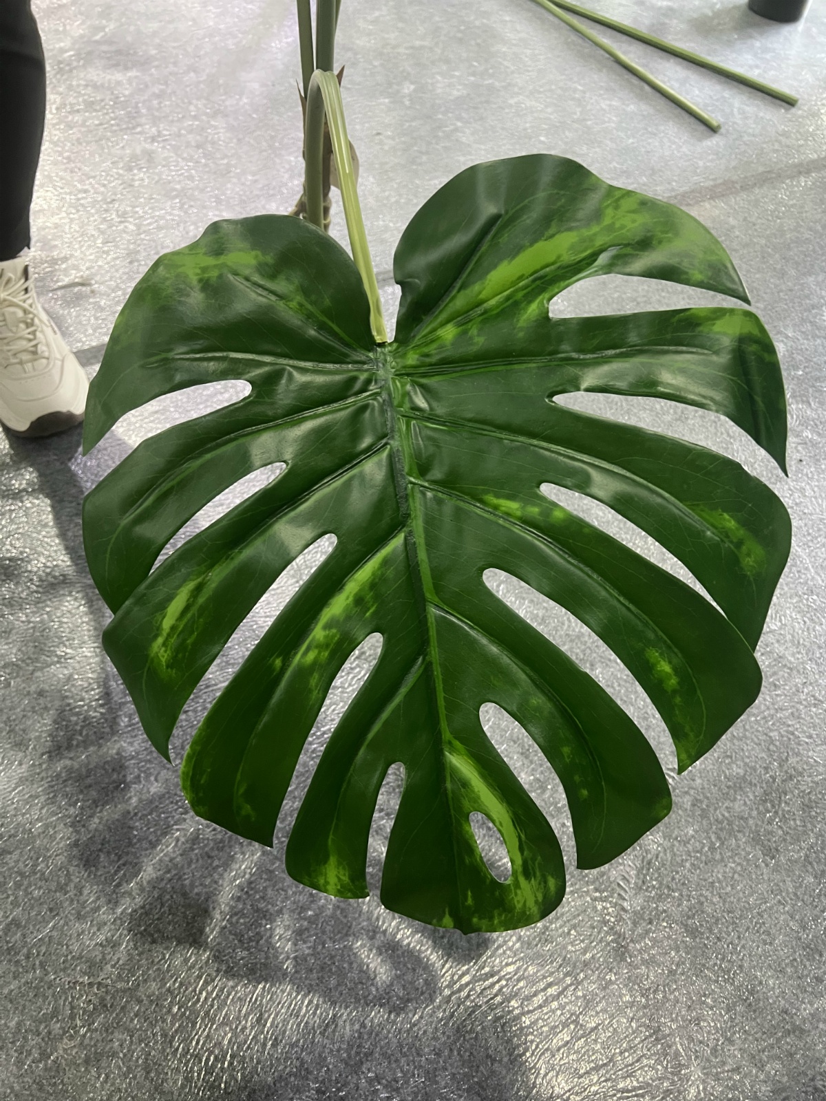 39" Monstera Leaf Real-Touch Spray